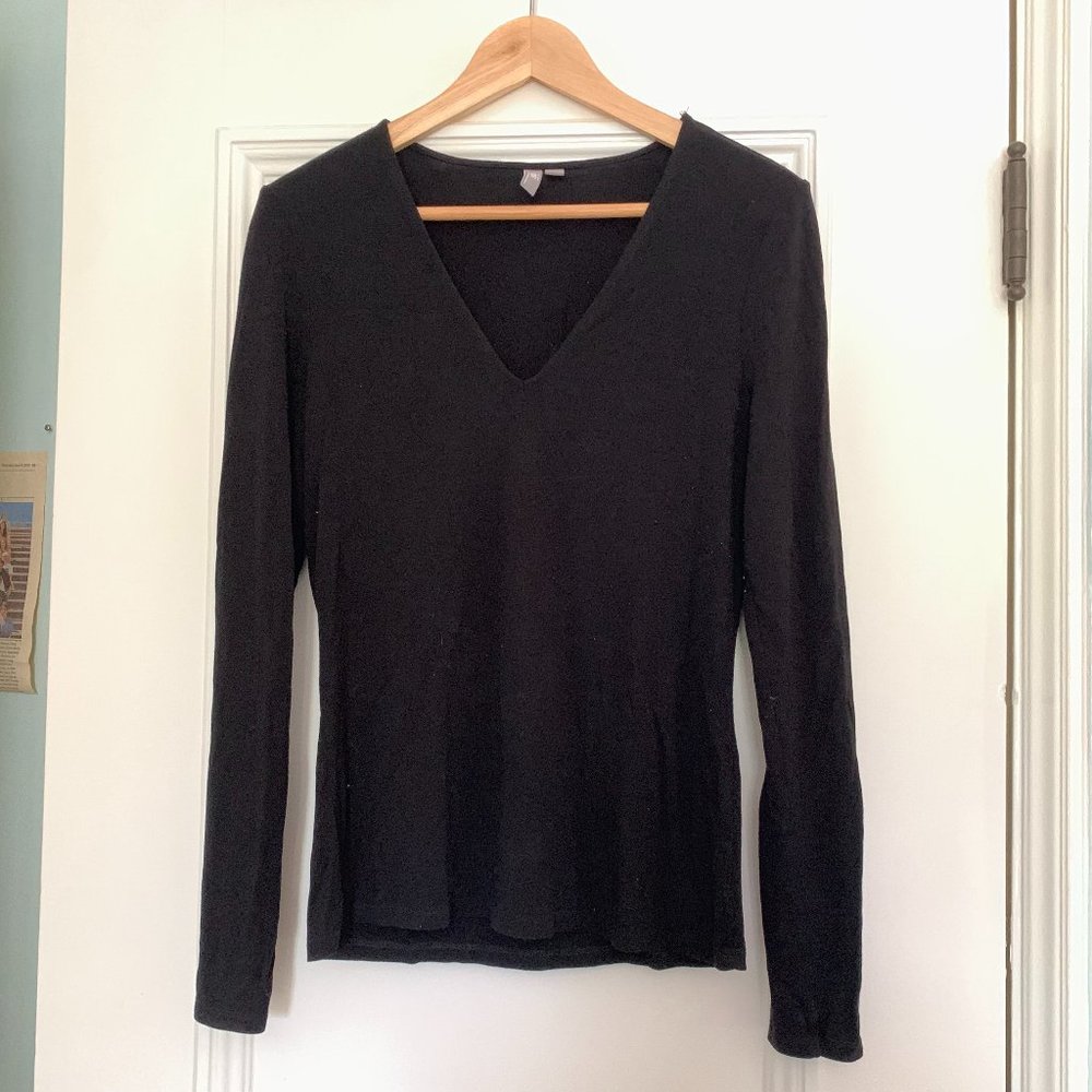 ASOS DESIGN Black V-Neck Long Sleeve – 6 (EUC)